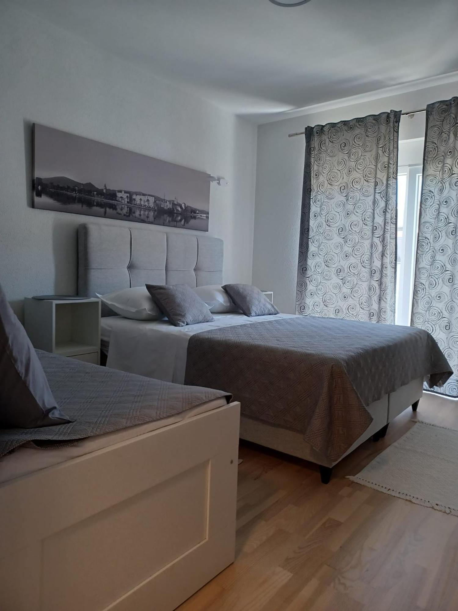 Studio Apartman Marija Трогир Екстериор снимка