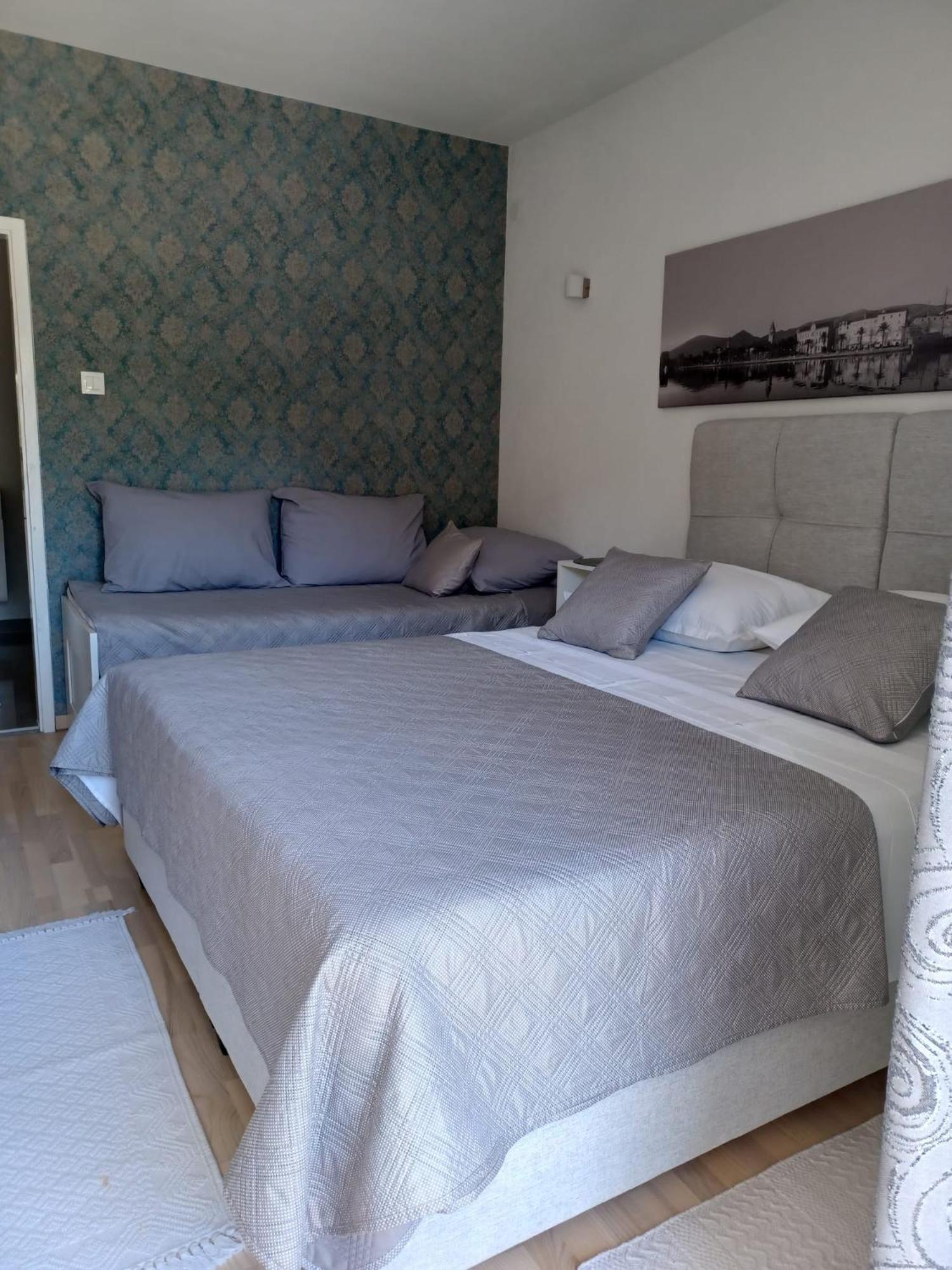 Studio Apartman Marija Трогир Екстериор снимка